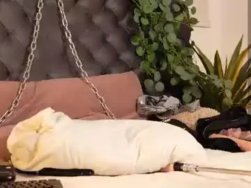 Chaturbate Live Sex Cam of julcy_peach