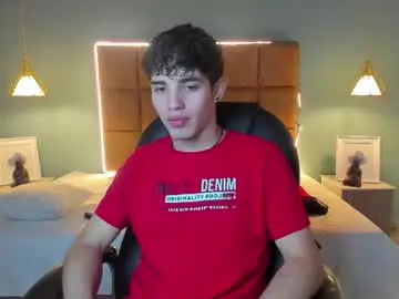 Chaturbate Live Sex Cam of alejootwink