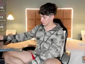 Chaturbate Live Sex Cam of alejootwink