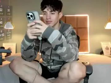 Chaturbate Live Porn of alejootwink