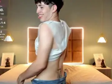 Chaturbate Live Sex Cam of alejootwink