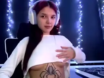 Chaturbate Live Sex Cam of roxiepiurkowski