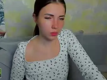 Chaturbate Live Sex Cam of kira_moon_1