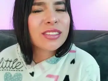 Chaturbate Nude Webcam of mia_roux1