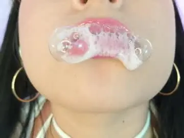 Chaturbate Nude Webcam of mia_roux1