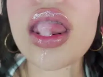 Chaturbate Watch Live Sex Cams of mia_roux1