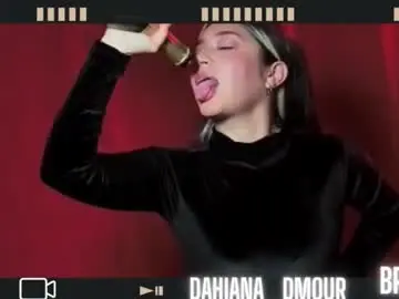 Chaturbate Live Sex Cam of dahiana_dmour