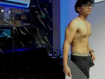 Chaturbate Live Sex Cam of mr_yisuz