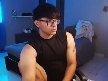Chaturbate Free Live Porn of mr_yisuz