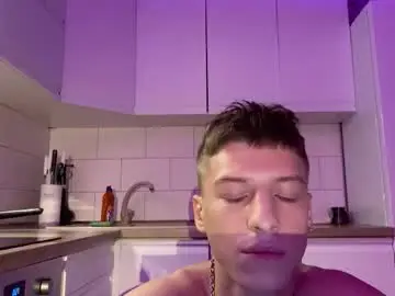 Chaturbate Live Sex Cam of andytwinkkk