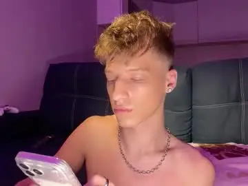 Chaturbate Live Sex Cam of andytwinkkk