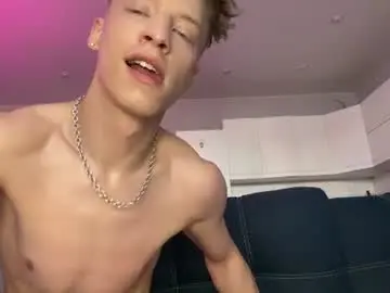 Chaturbate Live Sex Cam of andytwinkkk