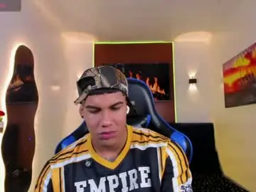 Chaturbate Live Sex Cam of damian_latinxxx