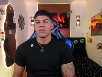 Chaturbate Live Sex Cam of damian_latinxxx