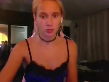 Chaturbate Live Sex Cam of emmylies