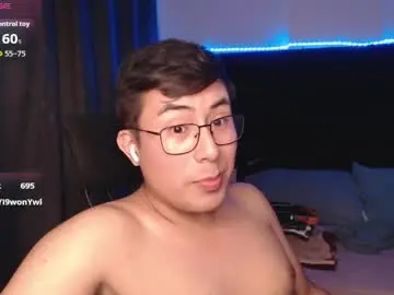 Chaturbate Live Sex Cam of andrewmhilton_