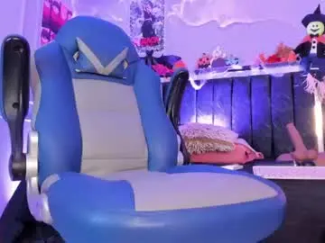 Chaturbate Live Sex Cam of amber_18x