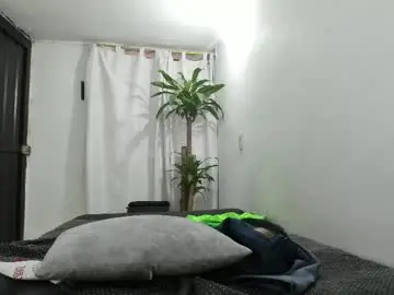 Chaturbate Live Sex Cam of lia_and_felipe