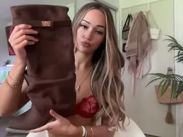 Chaturbate Live Sex Cam of luvlivvyy