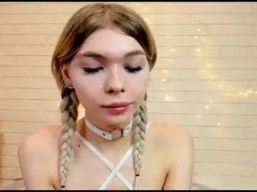 Chaturbate Live Sex Cam of blondy_fina