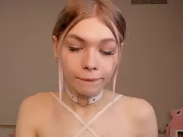 Chaturbate Live Sex Cam of blondy_fina