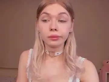 Chaturbate Live Sex Cam of blondy_fina