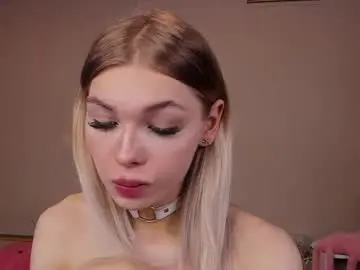 Chaturbate Free Live Porn of blondy_fina