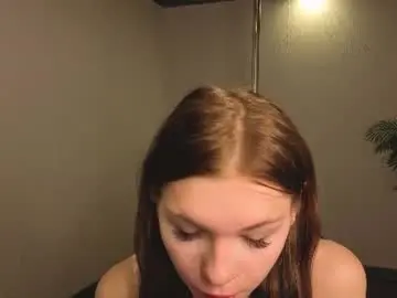 Chaturbate Live Sex Cam of blondy_fina