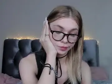 Chaturbate Live Sex Cam of blondy_fina