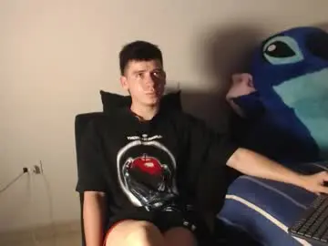 Chaturbate Live Sex Cam of harry_brown2324