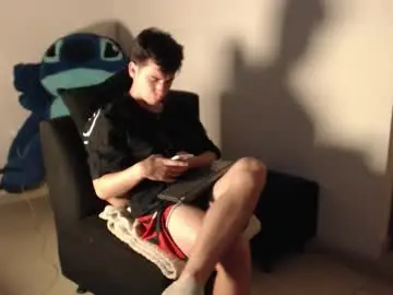 Chaturbate Live Sex Cam of harry_brown2324