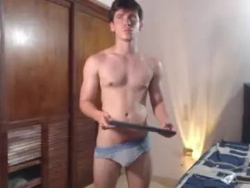 Chaturbate Free Porn Cam of harry_brown2324