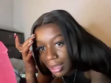 Chaturbate Nude Webcam of petiteebonymommy