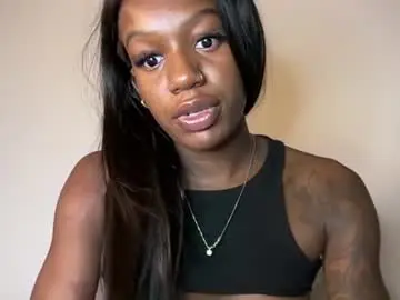 Chaturbate Live Porn of petiteebonymommy