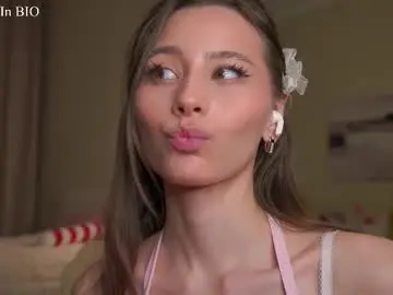 Chaturbate Adult Video Chat of falinecrosthwaite