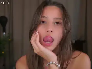 Chaturbate Live Sex Cam of falinecrosthwaite
