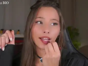 Chaturbate Adult Video Chat of falinecrosthwaite