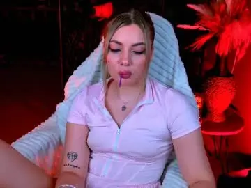 Chaturbate Live Sex Cam of hyileyclark