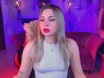 Chaturbate Live Sex Cam of hyileyclark