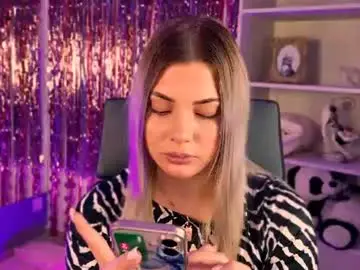 Chaturbate Watch Live Sex Cams of hyileyclark