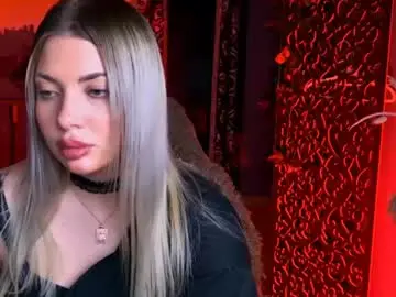 Chaturbate Live Sex Cam of hyileyclark