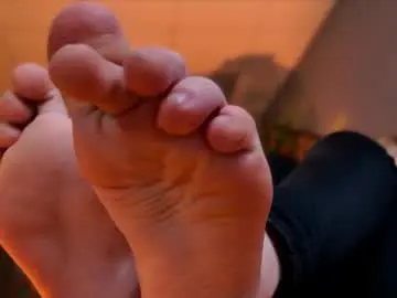 Chaturbate Live Sex Cam of hyileyclark