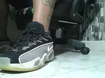 Chaturbate Live Sex Cam of srfindomfeet_