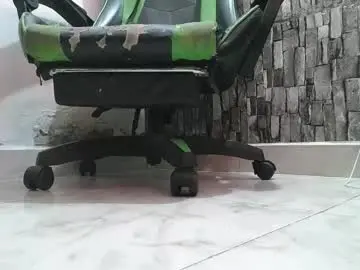 Chaturbate Live Sex Cam of srfindomfeet_