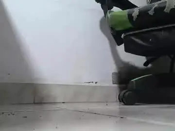 Chaturbate Live Sex Cam of srfindomfeet_