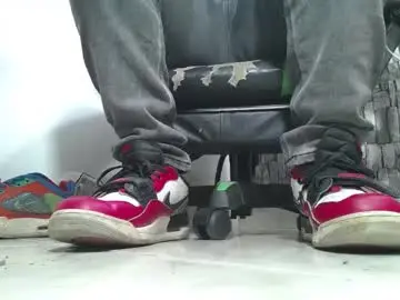 Chaturbate Free Porn Cam of srfindomfeet_