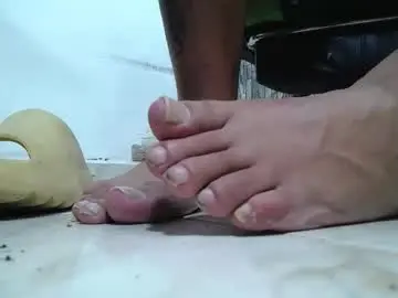 Chaturbate Live Sex Cam of srfindomfeet_