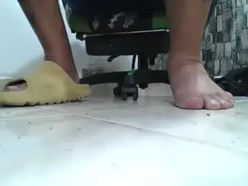 Chaturbate Free Porn Cam of srfindomfeet_