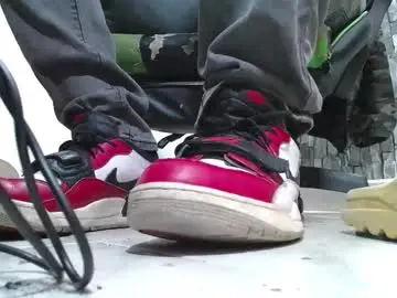 Chaturbate Live Sex Cam of srfindomfeet_