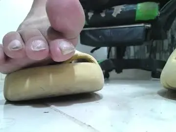 Chaturbate Live Sex Cam of srfindomfeet_